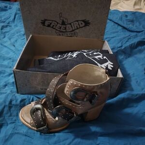 BRAND NEW NEVER WORN Freebird by Steven Women's Strappy Tan and Gray Heels